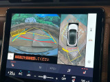 【パノラミックビューモニター】専用のカメラにより、上から見下ろしたような視点で360度クルマの周囲を確認することができます☆死角部分も確認しやすく、狭い場所での切り返しや駐車もスムーズに行えます。