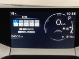 後退時の横断車両を検知し、安心の駐車をサポートします。