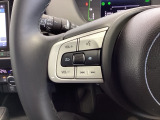 ステアリングにオーディオ操作スイッチが付いています。オーディオ画面に直接タッチしなくても操作が出来ますので、運転に集中できます。