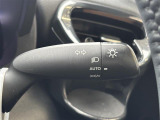 【オートライト(AUTO)】外の明るさをシステムが感知して、自動でヘッドライトが点灯します。ヘッドライトをつけ忘れを防ぐ便利機能です。