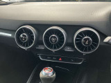 ETC2.0装着済み 高速道路と自動車が情報連携し、渋滞迂回ルート表示、安全運転サポート、災害時の適切な誘導など、多彩な情報サービスを提供します。