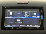 スマートフォンのような操作感の静電式タッチパネル。