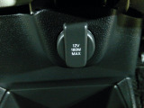 12V電源ソケットを設置しております。周辺機器の充電にご利用頂けます。