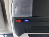 専用ボタンでコールセンターへ接続。状況に応じて緊急車両の要請やロードサービスの取次ぎを行います。重大事故の際は自動的にコールセンターにつながり、緊急車両やドクターヘリを要請します。(要申込)
