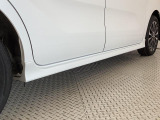 【現車確認及び来店納車のお願い】当社は県外販売を制限させて頂いております。基本は、近畿2府4県及び隣接県で、ご来店頂き現車確認及び、来店納車に限らせて頂いております。