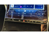 ウィンカー内蔵ドアミラーを開発したのは『メルセデス・ベンツ』です。他車からの視認性が高まり、事故の可能性を低減させています。更に、点灯部分はドライバーの視界に入らないように設計されています。