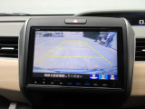 バックカメラの画像です。ガイドラインがスムースな車庫入れをサポートいたします!車庫入れの安心感がアップしますね☆