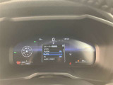 視認性に優れたメーターを採用しており、走行中でも車速や情報が分かりやすく表示されます。運転時の視線移動をむりのない範囲に抑え、快適で安心感のあるドライブをサポートします。