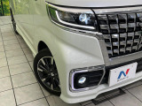 【LEDヘッドライト】悪天候や夜間走行時も良好な視界を確保し安心して運転できる高輝度LEDヘッドライトを装備!点灯速度が早く、消費電力も抑えられています。