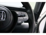 Hondaセンシングの機能のひとつ、アダプティブクルーズコントロール付!アクセルから足を離しても設定したスピードと前車との車間を保ち走行してくれます!車線維持もアシスト☆高速道路で疲労軽減ですね☆