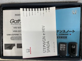 スマートキーは鍵をバッグに入れたままでもドアロックの開閉やエンジンのON・OFFができます。夜間や雨の日も鍵を探さなくて良いので便利です。