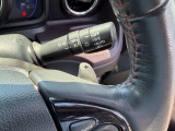 運転席の手元でシフトアップシフトダウンの操作が可能なパドルシフトを装備しています♪