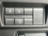 両側電動オートスライドドアです。ハンズフリーオートも標準装備です。両手が塞がっていても足をさっと抜き差しすればスライドドアの開閉が可能です。