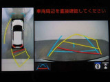 パノラミックビューモニター付きです。車両を上から見たような映像をディスプレイオーディオ画面に表示。運転席からの目視だけでは見にくい、車両周辺の状況をリアルタイムでしっかり確認できます。