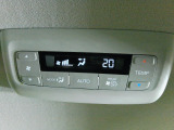 エアコンはリア席からも操作可能です