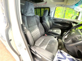 運転席シート廻りは使用感も少なく、良好な状態となっています。丁寧に使われていたことがよくわかりますね。