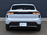 モデルバッジ及び electric ロゴ(エクステリアカラー塗装)
