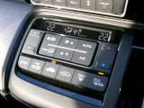 オートエアコンは左右席で独立温度コントロールが可能です。運転席はキンキンに冷やして助手席はマイルドにと言った設定が可能です。暑さ寒さでケンカすることもなくなりますね。