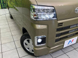 【LEDヘッドライト】悪天候や夜間走行時も良好な視界を確保し安心して運転できる高輝度LEDヘッドライトを装備!点灯速度が早く、消費電力も抑えられています。