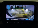 バックカメラの画像です。ガイドラインがスムースな車庫入れをサポートいたします。車庫入れの安心感がアップしますね。