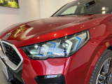 BMWの伝統の丸目4灯ヘッドライトでございます。LEDライトで視認性もよく明るく安全性の向上につながります。