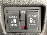 【両側パワースライドドア】スマートキーや運転席のスイッチで後席両側スライドドアの開閉が可能♪電動だから力を入れてドアを開ける必要が無く、小さなお子様でも簡単に開け閉めでき快適です♪