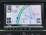 【ナビ】Honda純正ナビゲーション装備(HondaCONNECT対応)スマートフォンからリモート操作が可能。車内Wi-Fiや自動地図更新など便利な機能が使用できます。●基本パック(有料)が必要です。