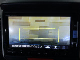 バックカメラの画像です。ガイドラインがスムースな車庫入れをサポートいたします。車庫入れの安心感がアップしますね。