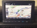 【ナビ】Honda純正ナビゲーション装備(HondaCONNECT対応)スマートフォンからリモート操作が可能。車内Wi-Fiや自動地図更新など便利な機能が使用できます。●基本パック(有料)が必要です。