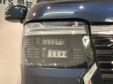 LEDヘッドライトは、点灯の瞬間から最大光量を発揮し、突然暗くなるトンネルなどでの安定感を高めます。
