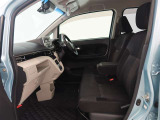 高いホールド性で運転姿勢が安定します。長距離ドライブでも疲れにくいのが魅力です。快適なドライビングライフをお送りください♪