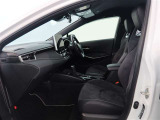 高いホールド性で運転姿勢が安定します。長距離ドライブでも疲れにくいのが魅力です。快適なドライビングライフをお送りください♪