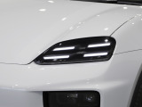 LED メインヘッドライト(オートマチック ハイビーム、ダイナミック レベリング システム、4ポイント LED デイタイム ランニング ライト、LED インジケーターライト付き)