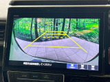 【バックカメラ】駐車時に後方がリアルタイム映像で確認できます。大型商業施設や立体駐車場での駐車時や、夜間のバック時に大活躍!運転スキルに関わらず、今や必須となった装備のひとつです!