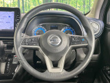 インテリアに合わせたデザインのステアリングは、運転される方のことも考え、運転しやすい形状、大きさです。是非一度、実際に触ってお確かめください。