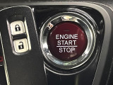 【Hondaスマートキー】カバンやポケットに入れたままでもドアの施錠・解錠が可能なスマートキーを装備。エンジンのオン・オフ時もカギを取り出す必要が無いからとっても便利です♪