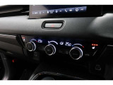 運転席と助手席の温度設定の変更が可能な左右独立タイプのデュアルエアコンです♪♪♪暑がりな人・寒がりな人も誰もが車内を快適にお過ごしいただけます♪♪♪