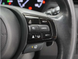 ◆アダプティブクルーズコントロール◆予め設定した車速内でクルマが自動的に加減速。前走車との適切な車間距離を維持しながら追従走行します。【LKAS】車線維持支援システムでステアリング操作を支援。