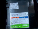 減速時の回生エネルギーを利用して発電したエネルギーを蓄え、オーディオやエアコン、ヘッドライトなどに使う事で、エンジンの負担を減らす「Sエネチャージ」搭載車両です。