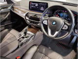 ☆センターパネルを運転席側に僅かに傾けたBMW独特のインパネ☆【駆け抜ける歓び】はここからもスタートしております☆