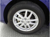 かっこいいホイールですね。 車のイメージを大きく左右するホイール部分はコダワリを持ちたいですね。