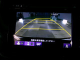 バックカメラの画像です。ガイドラインがスムースな車庫入れをサポートいたします!車庫入れの安心感がアップしますね☆