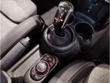 ミニ独特のゴーカートフィーリングと呼ばれる軽快なハンドリングはAT車、MT車のどちらでも楽しめます。
