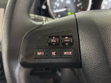 ★ステアリングにはオーディオコントロールスイッチが付いていますので、目線を正面から外すことが無く、また、ステアリングから手を離さずにオーディオ操作ができます.