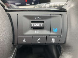 ハンドルの右側にはプロパイロットのスイッチが装備されています。高速道路で前車に追従クルーズ(アクセル・ブレーキ・ハンドル制御)ができて運転の疲れを軽減します。