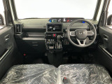 【インパネ】運転のしやすさを最優先に設計された見晴らしの良いフロントビュー。車両間隔が掴みやすく狭い道でも安心♪「安全」と「品質」を最優先に、安心してお乗りいただけるクルマを提供いたします。
