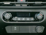 快適オートエアコン付♪設定温度をキープし車内を快適な温度に保ちます♪