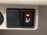 【シートヒーター】寒い日に重宝するシートヒーター!エアコンより早く温まってくれるので寒がりの人も安心ですね♪エアコンの温風は乾燥するから苦手、という方にもをおすすめです。