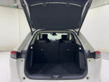 後席使用時のカーゴスペースです。開口部が広く荷物の出し入れがし易いカーゴスペースです。