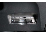 高速道路の利用時に便利なETC。料金所での停車や小銭を探す手間がなくなり快適です♪見た目もすっきりとしたビルトインタイプを装備しています。